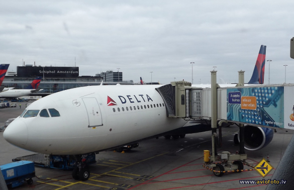 Airbus A330-323